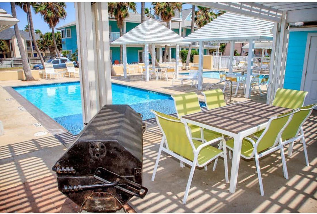 Two pools, BBQ pits, and pet friendly hotel in Port Aransas Texas.