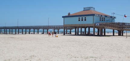 Walking distance to the beach from our port Aransas hotels.